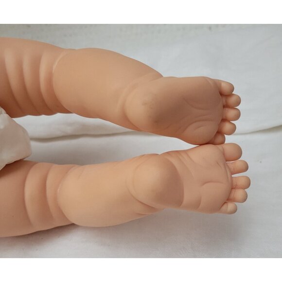 Vtg Cititoy Baby Doll Hong Kong 1985 diaper lifelike blue eyes moveable limbs - Picture 9 of 14